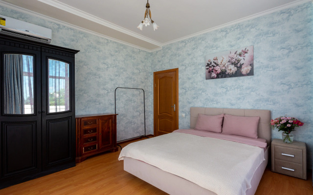 Квартира трехкомнатная с прямым видом на море