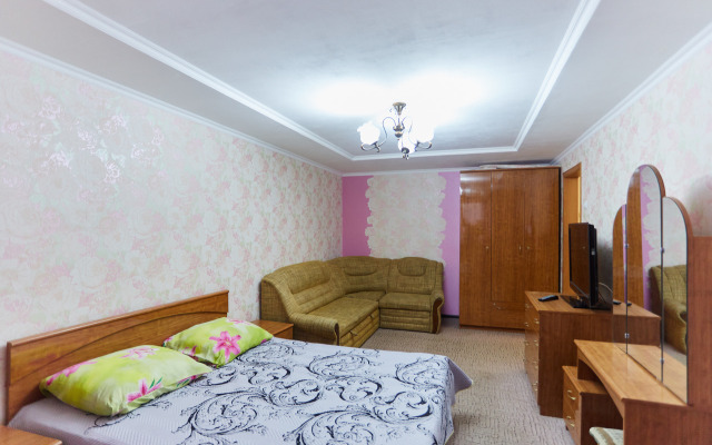 Ukhtasutki On Kosmonavtov