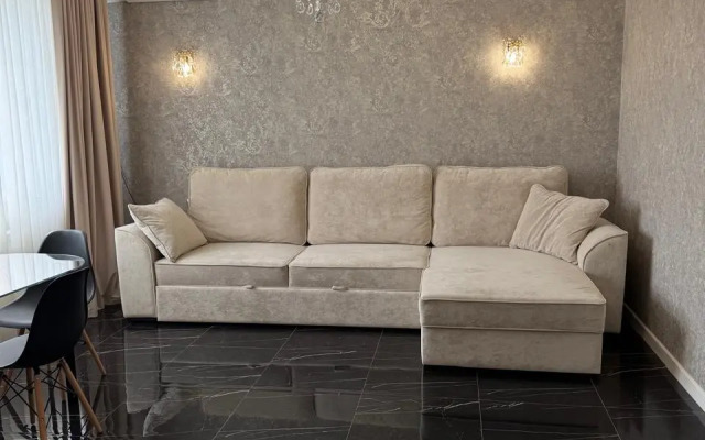Krasivaya kvartira v tsentre Omska Flat