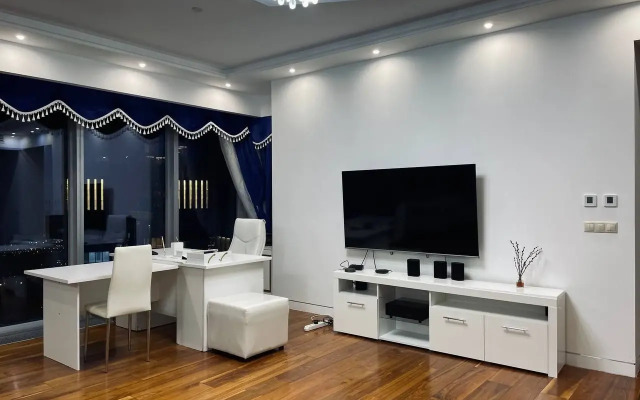 Trekhkomnatnye Mfk Oko Apartments