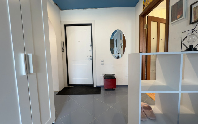 2-Kh Komnatnaya Na Kalandarishvili 40/8 Flat