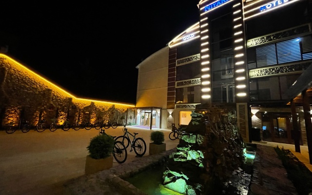 Gold Niyara Hotel