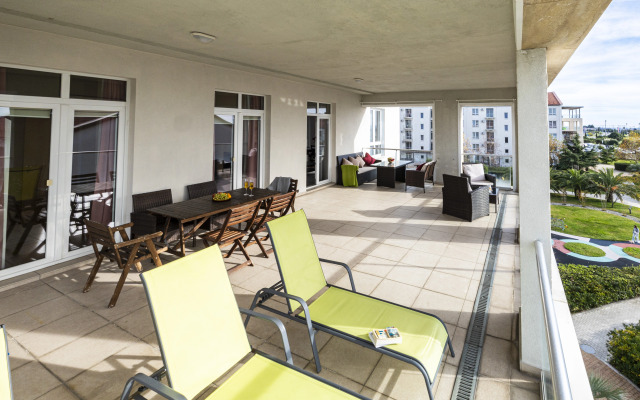 Smart Aparts Grand Seaview Apartments