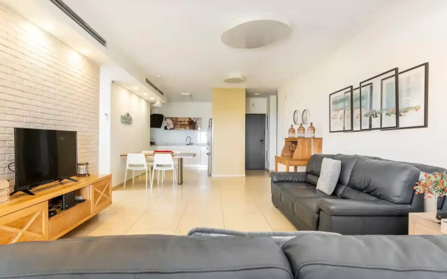 GW002 Gugel Waves Amazing Seaview & Garden Family Apartments Flat