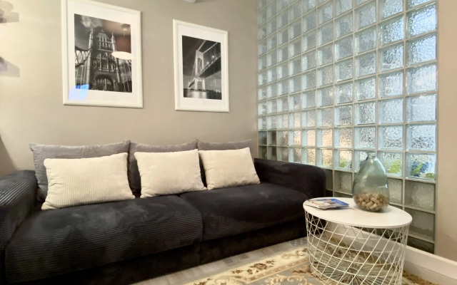 Uyutnaya Trekhkomnatnaya S Shikarnoy lodzhiey Flat