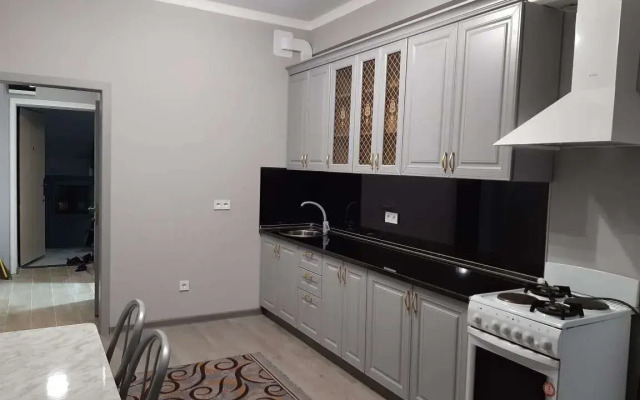 Na Prospekte M. Omarova 18 Flat