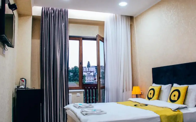 Отель Alaverdi Palace