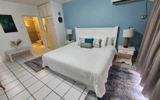 Chrisanns Beach Resort Apartments