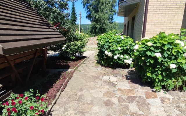 Radevichi Guest House