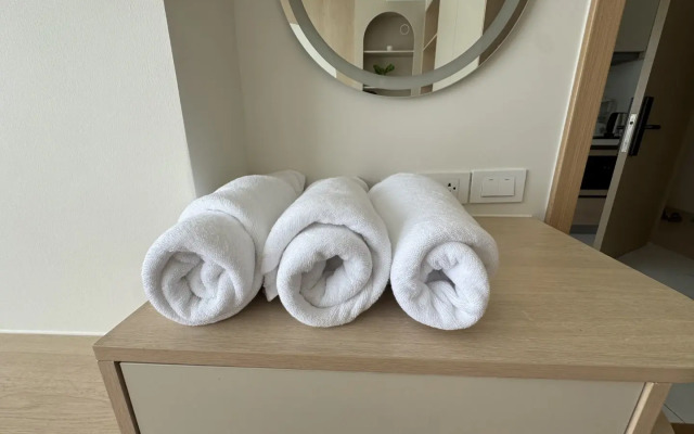 Milaya s Basseynom Ryadom s Morem Flat