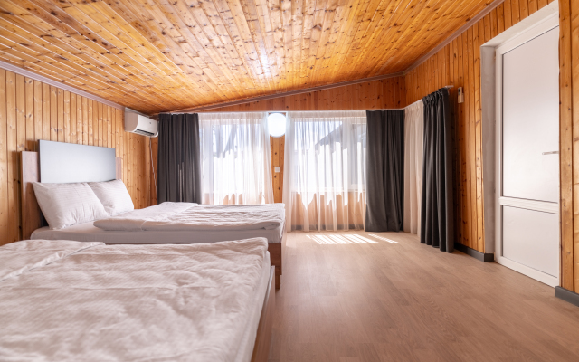 Maksim Park-Loo Hotel