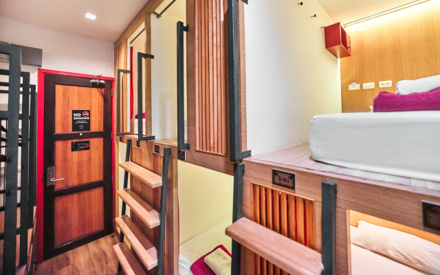 Prince Theatre Heritage Stay Hostel - Silom