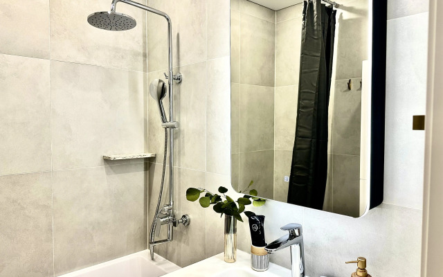 Lyuks S 2-Mya Balkonami I Dizaynerskim Remontom Flat