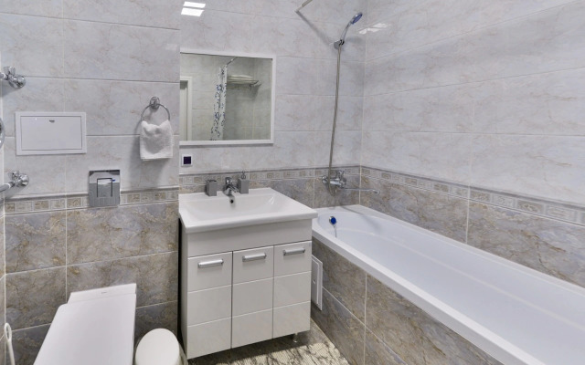 V Tsentre Astanyi s Vidom iz Okna Apartments