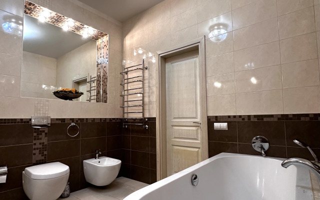 Shikarnaya na Naberezhnoy Verkhnego Ozera Flat