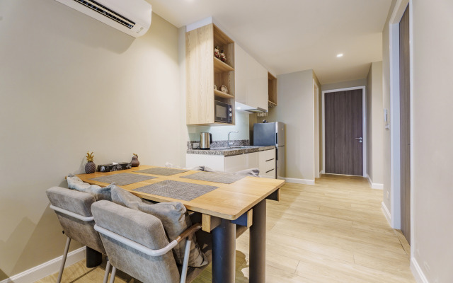 Diamond 2Br  Deluxe Poolside Condo Apartments
