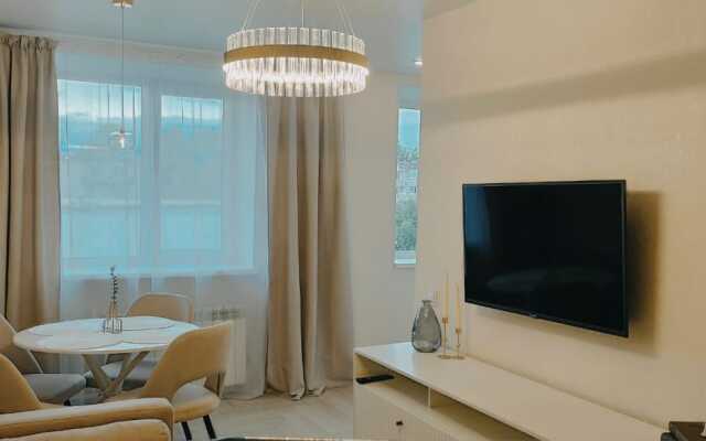 Uyutnaya 2-kh komnatnaya kvartira u parka Flat