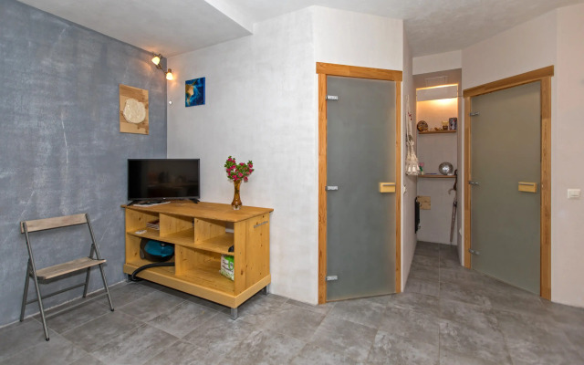 Na Sibiryakova 10 Private House