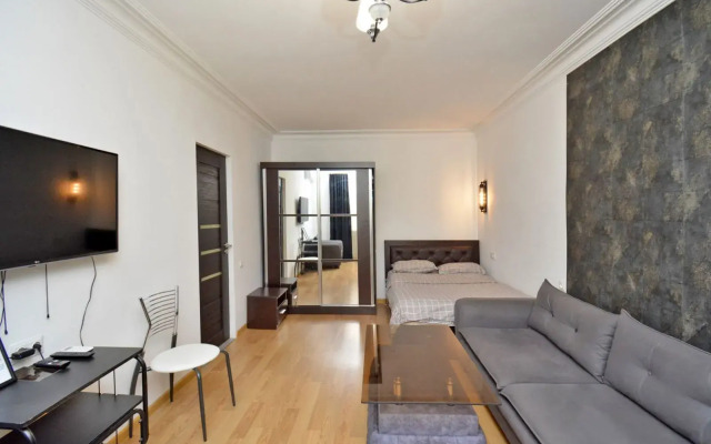Ma154, 2-Komn. Na Pr. Mesropa Mashtotsa Flat
