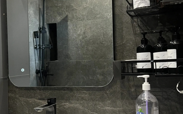 V Tsentre S Vidom Na More Flat