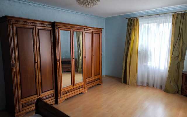 S Basseynom, Saunoy  i Kaminom Private House