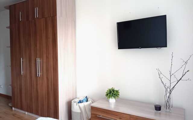 Na Nevskikh Beregakh Flat