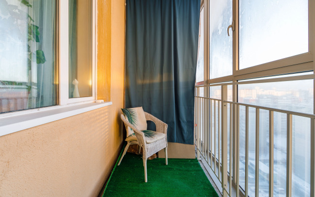 Апартаменты на Крестинского павлин