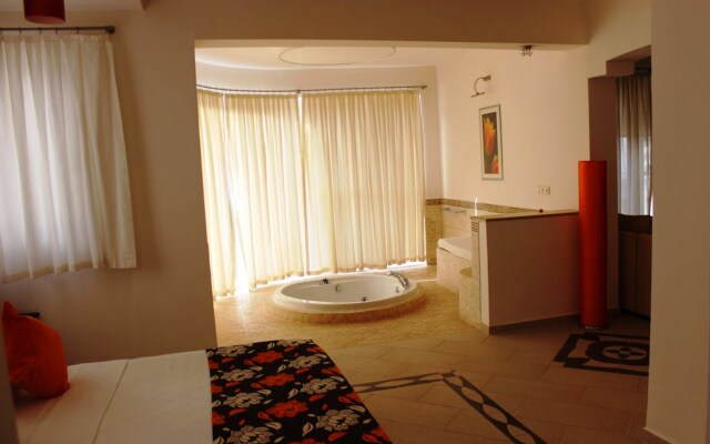Golden Life Heights Deluxe Suite Hotel