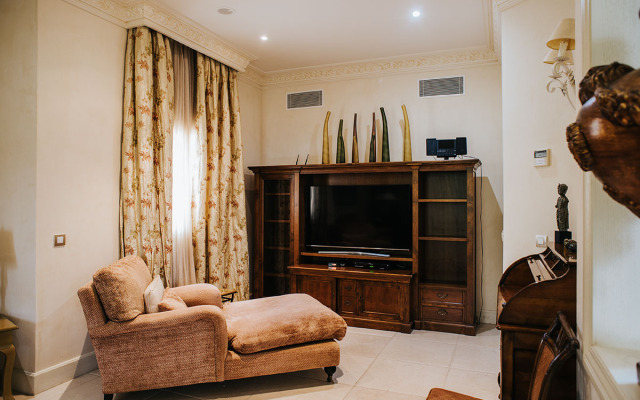 Luxury King Villa Apartments