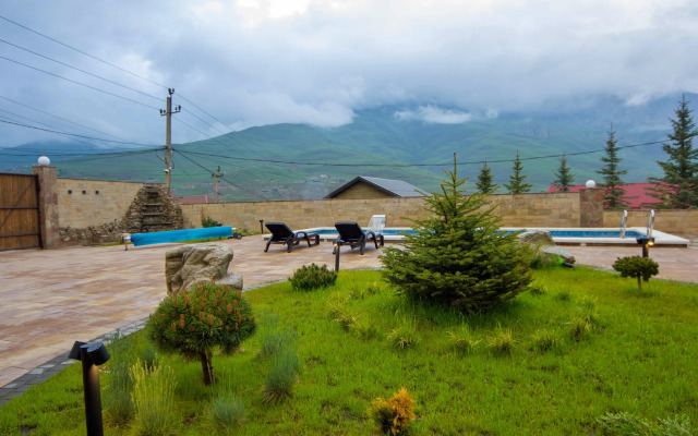 Частный Дом в Горах с Бассейном