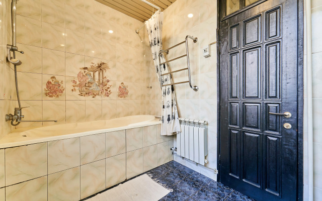 320 m² in the Very Center of Sochi Private House