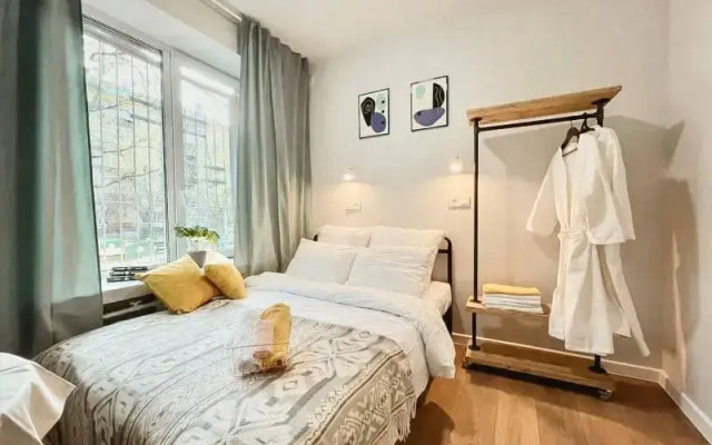 Apartment Metro Plus