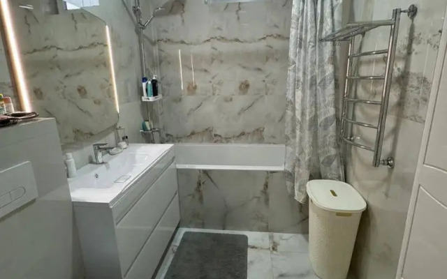 S Basseynom I Baney Private House