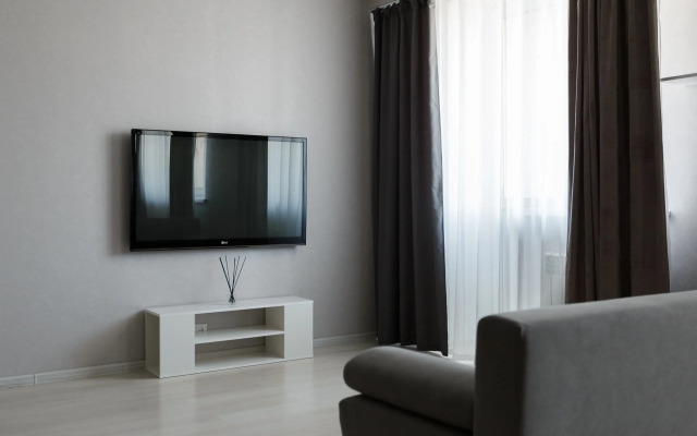 Prostornaya I Svetlaya V Tsentre Flat