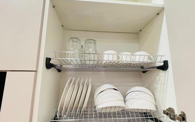 3 mestnye s balkonom i basseynom Apartments