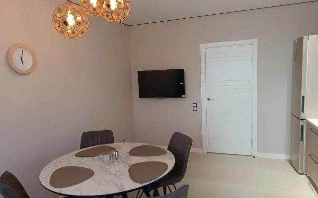 Uyutnaya sovremennaya v Zelenogradske Flat