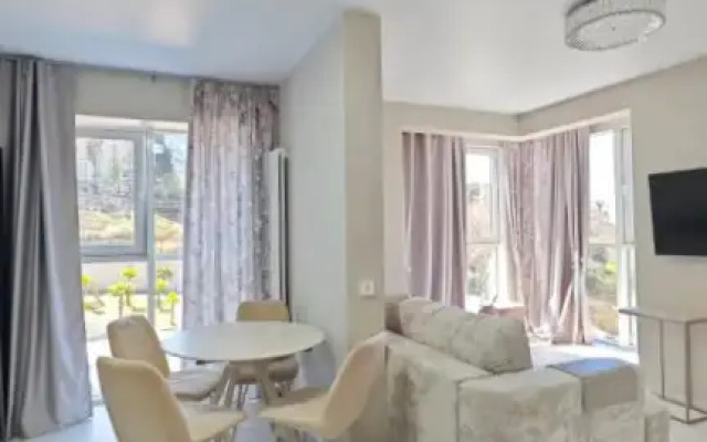 Dvukhkomnataya S Vidom Na More Flat