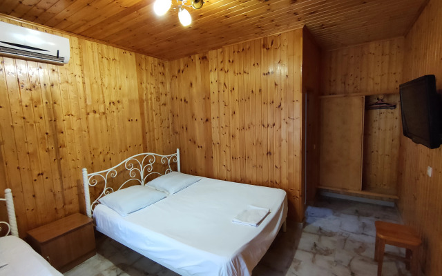 Roksana Guest House