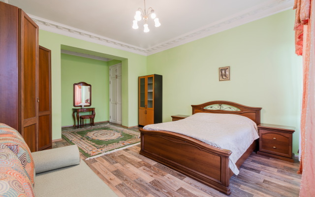 Апартаменты SpbStay на Вознесенском проспекте 3-5