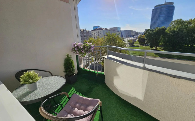 S Balkonom-Terrasoy V Turisticheskom Tsentre Flat