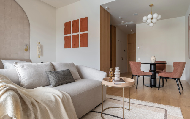 Dvukhmestnyye Marisol Amber s vidom na bassein Apartments