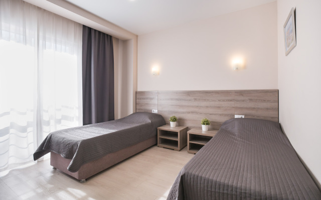 Abrikos Plyus Hotel