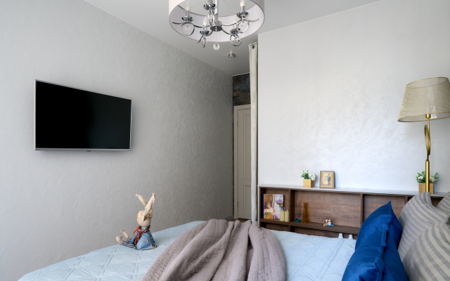 u Pulkovskogo parka s panoramnymi oknami Flat