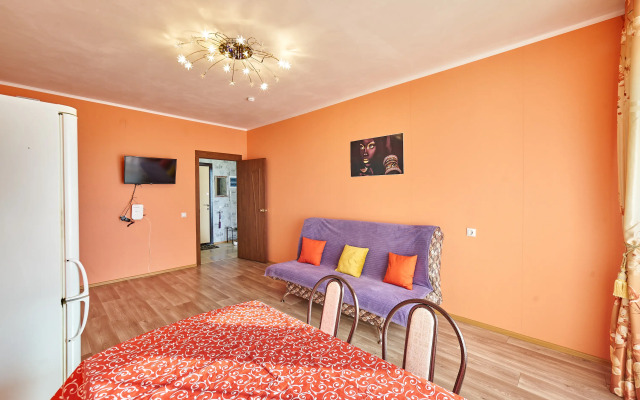 Evrodvushka na 15 etazhe na 6 chelovek, v ZhK Solnechnyj  Flat