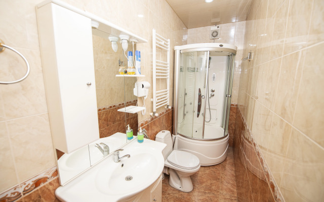 s 5 spal'nyami Guest House