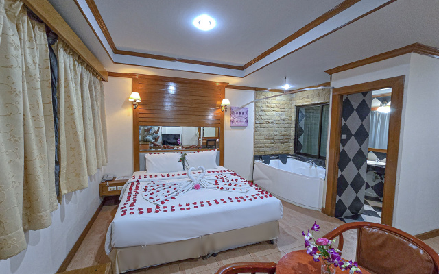 Отель Saba Suites Patong Phuket