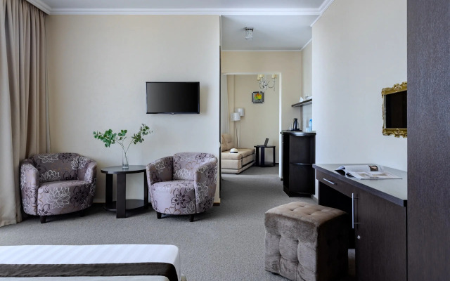 Avrora Hotel
