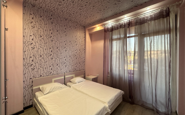 3-komn. ryadom s restoranom DIMOND, DI8210 Flat