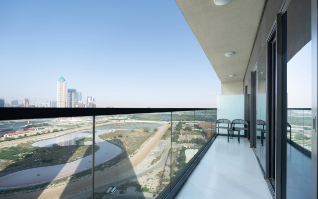 Apartment Keyrock Living: 2BR Retreat with Breathtaking Views