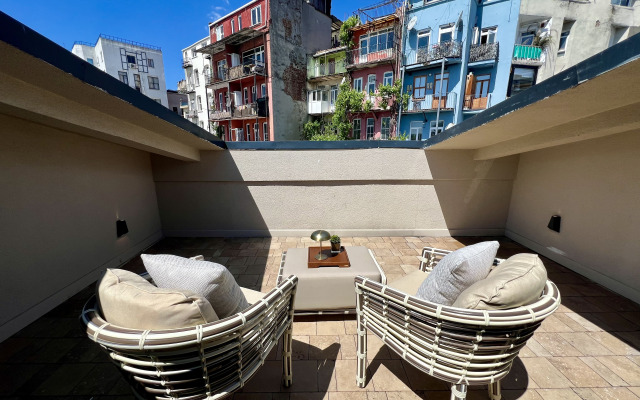 Weingart Suites Hotel